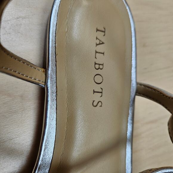 Talbots Women’s Flat Sandals Ankle Strap Silver Leather Flower Size 9.5 Summer - Picture 7 of 8